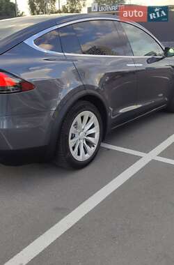 Позашляховик / Кросовер Tesla Model X 2017 в 