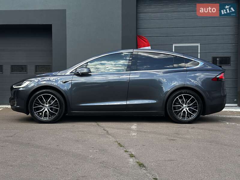 Позашляховик / Кросовер Tesla Model X 2017 в Києві