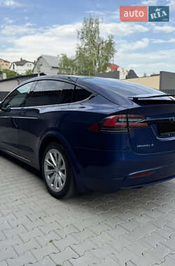 Позашляховик / Кросовер Tesla Model X 2017 в 