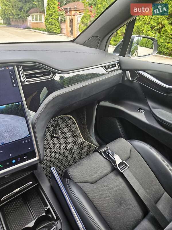 Внедорожник / Кроссовер Tesla Model X 2018 в Киеве