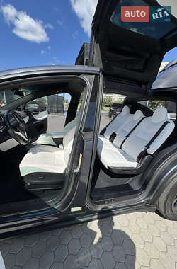 Позашляховик / Кросовер Tesla Model X 2017 в 