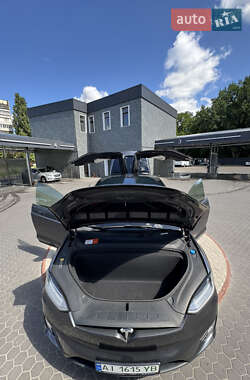 Позашляховик / Кросовер Tesla Model X 2017 в 