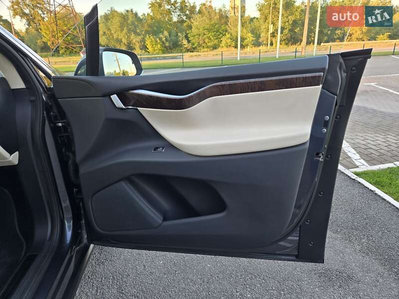 Позашляховик / Кросовер Tesla Model X 2018 в Києві фото 40 Позашляховик / Кросовер Tesla Model X 2018 в Києві