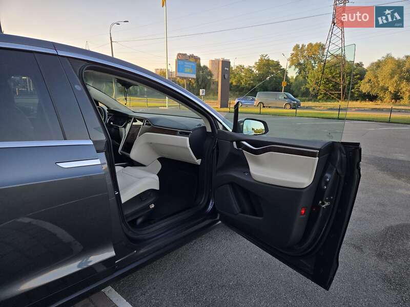 Позашляховик / Кросовер Tesla Model X 2018 в Києві фото 39 Позашляховик / Кросовер Tesla Model X 2018 в Києві