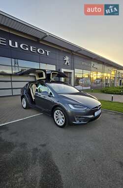 Позашляховик / Кросовер Tesla Model X 2018 в 