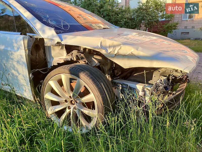 Внедорожник / Кроссовер Tesla Model X 2017 в Сарнах