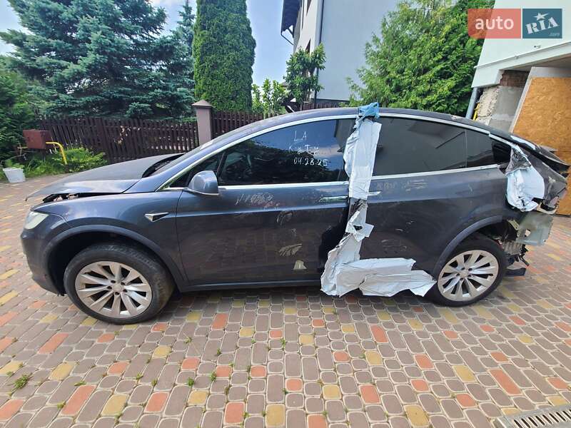 Позашляховик / Кросовер Tesla Model X 2017 в Львові