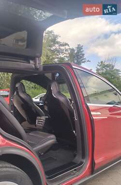 Позашляховик / Кросовер Tesla Model X 2016 в 