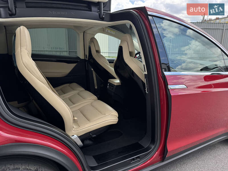 Позашляховик / Кросовер Tesla Model X 2016 в Вінниці