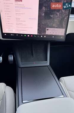 Позашляховик / Кросовер Tesla Model X 2024 в 