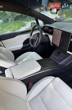 Позашляховик / Кросовер Tesla Model X 2024 в 