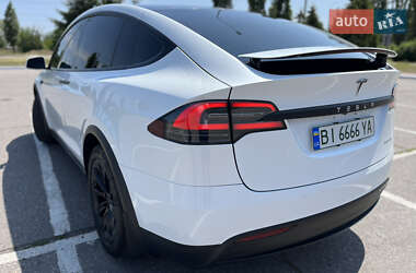 Позашляховик / Кросовер Tesla Model X 2019 в 