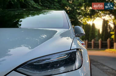 Позашляховик / Кросовер Tesla Model X 2018 в 