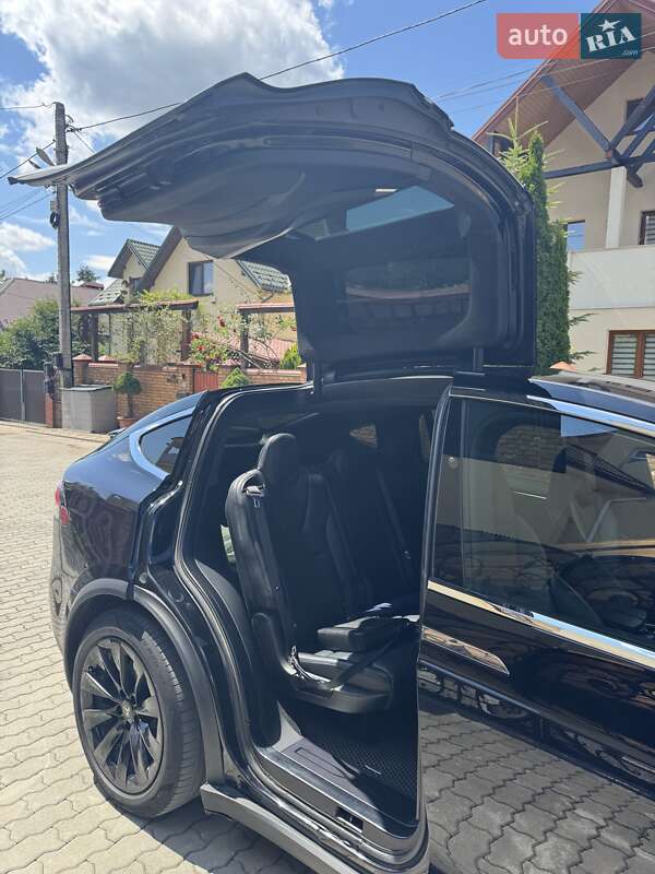Позашляховик / Кросовер Tesla Model X 2017 в Львові