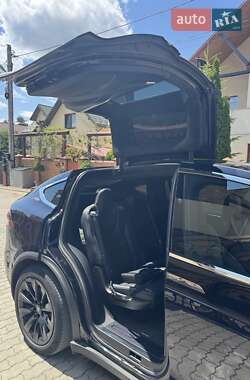 Позашляховик / Кросовер Tesla Model X 2017 в 