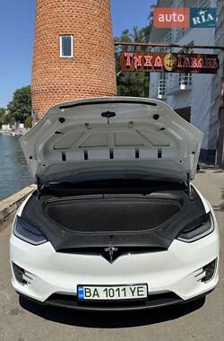 Внедорожник / Кроссовер Tesla Model X 2019 в 