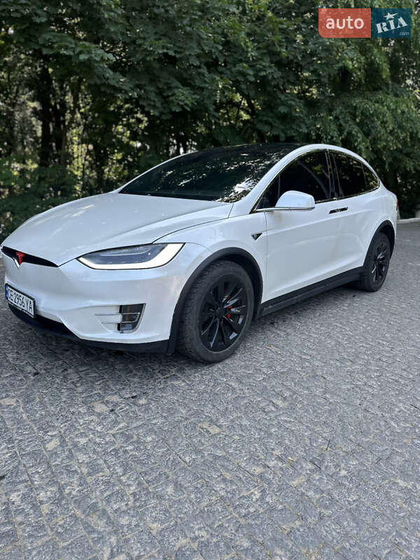 Позашляховик / Кросовер Tesla Model X 2016 в Чернівцях