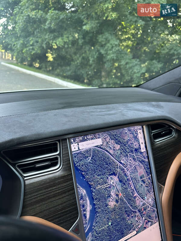 Позашляховик / Кросовер Tesla Model X 2016 в Чернівцях