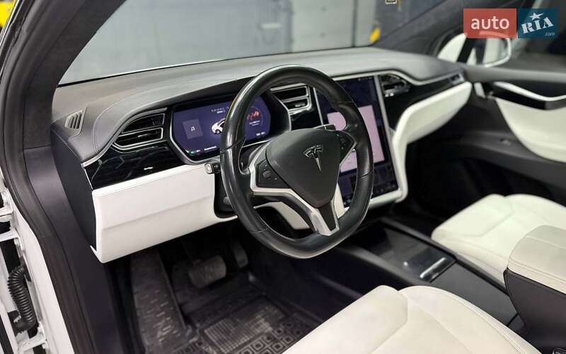 Внедорожник / Кроссовер Tesla Model X 2017 в Черновцах