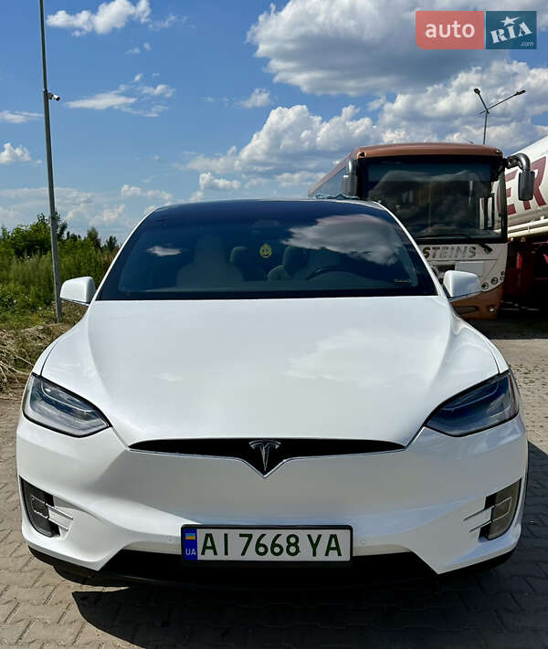 Tesla Model X 2019