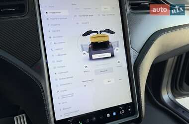 Позашляховик / Кросовер Tesla Model X 2019 в 