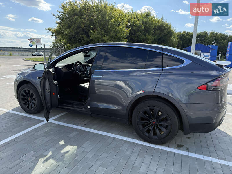Позашляховик / Кросовер Tesla Model X 2017 в 
