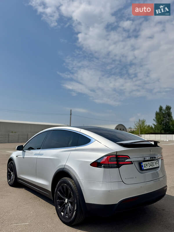 Позашляховик / Кросовер Tesla Model X 2016 в Житомирі