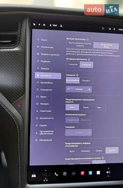 Позашляховик / Кросовер Tesla Model X 2020 в 