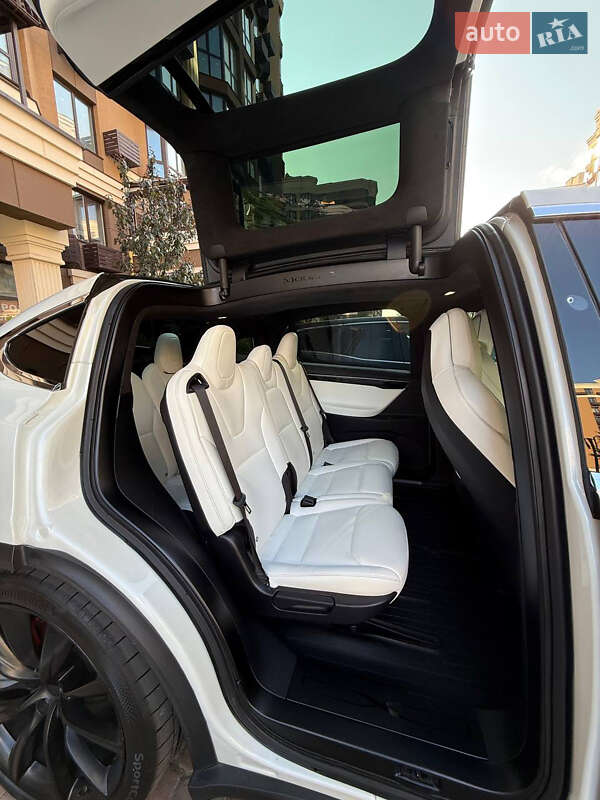 Позашляховик / Кросовер Tesla Model X 2017 в Харкові