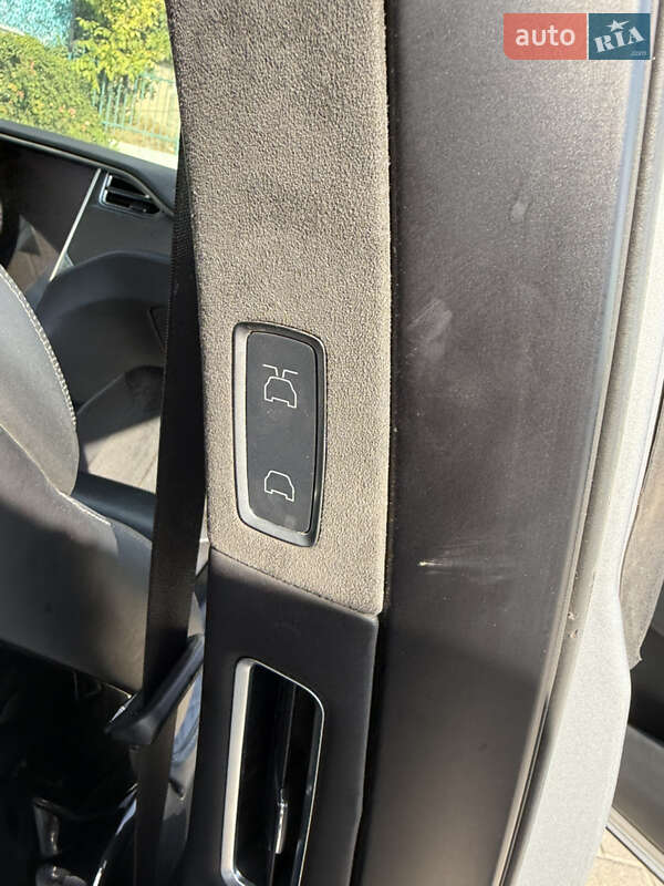 Позашляховик / Кросовер Tesla Model X 2016 в Одесі