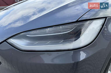 Позашляховик / Кросовер Tesla Model X 2017 в 