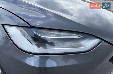 Позашляховик / Кросовер Tesla Model X 2017 в 