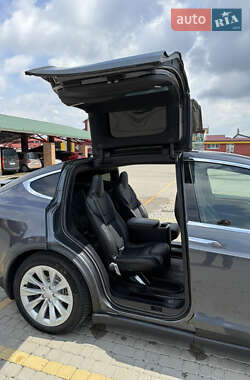 Позашляховик / Кросовер Tesla Model X 2017 в 