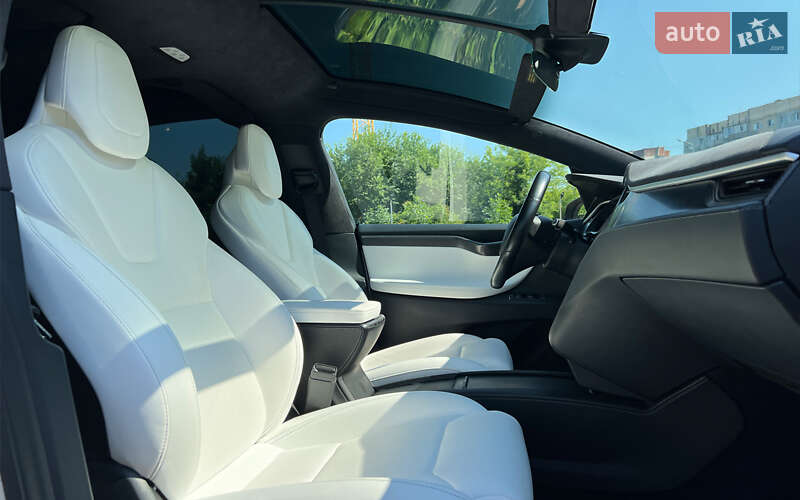Позашляховик / Кросовер Tesla Model X 2018 в Львові
