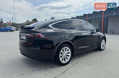 Позашляховик / Кросовер Tesla Model X 2017 в 