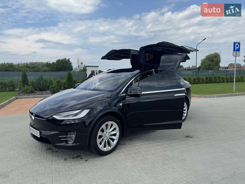 Позашляховик / Кросовер Tesla Model X 2017 в Вінниці