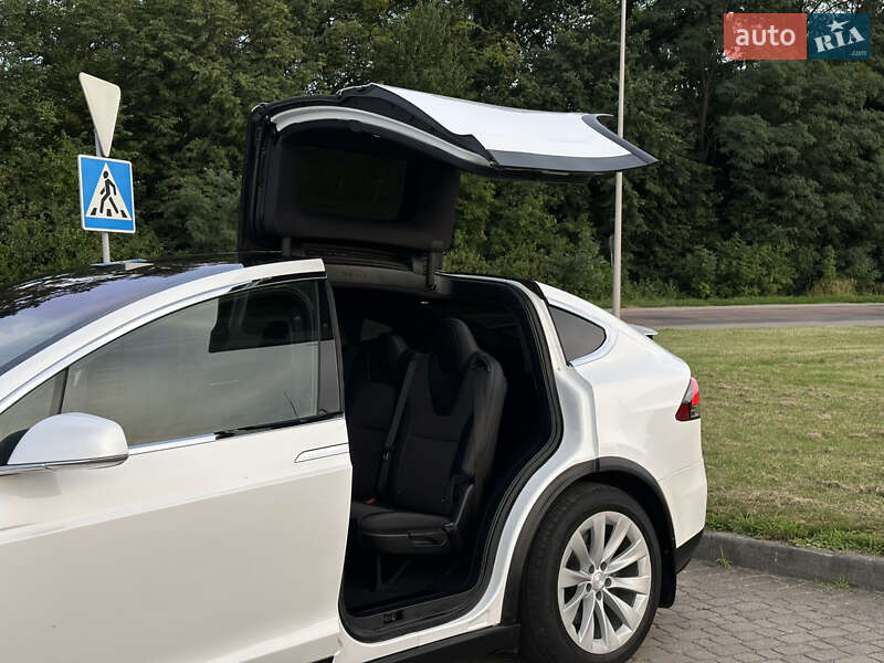 Внедорожник / Кроссовер Tesla Model X 2018 в Радивилове