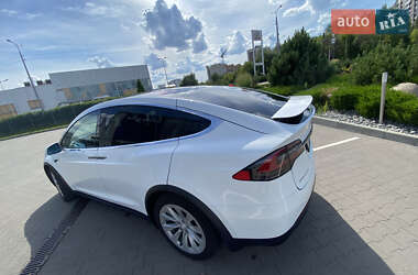 Позашляховик / Кросовер Tesla Model X 2017 в 