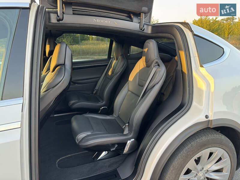 Позашляховик / Кросовер Tesla Model X 2016 в Дніпрі