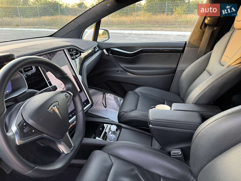 Позашляховик / Кросовер Tesla Model X 2016 в Дніпрі