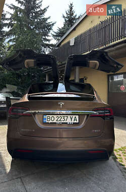 Внедорожник / Кроссовер Tesla Model X 2016 в 