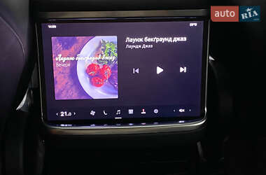 Позашляховик / Кросовер Tesla Model X 2024 в 