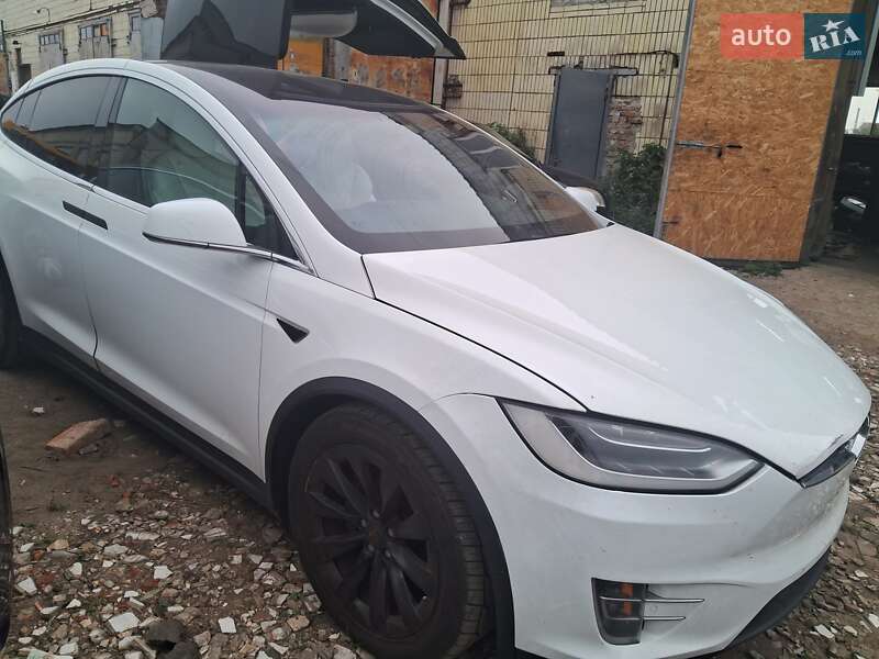 Позашляховик / Кросовер Tesla Model X 2016 в 