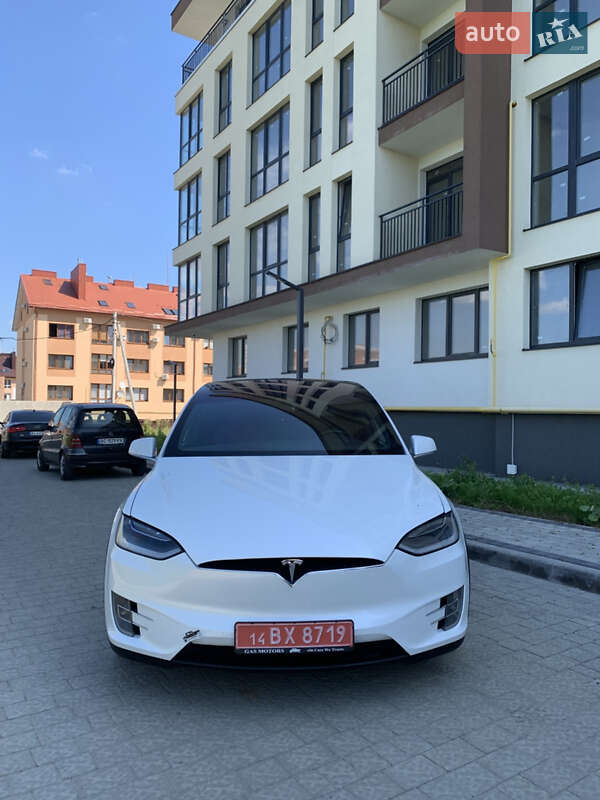 Tesla Model X 2020