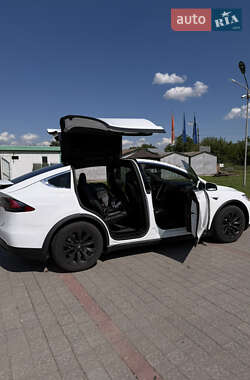 Позашляховик / Кросовер Tesla Model X 2016 в 