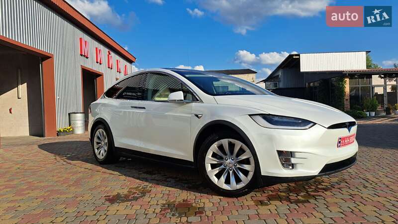 Позашляховик / Кросовер Tesla Model X 2018 в Костопілі