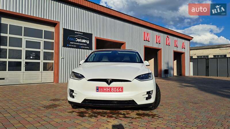 Позашляховик / Кросовер Tesla Model X 2018 в Костопілі
