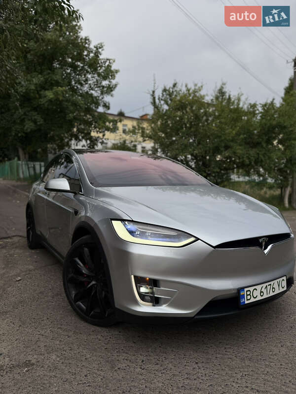 Позашляховик / Кросовер Tesla Model X 2017 в Львові