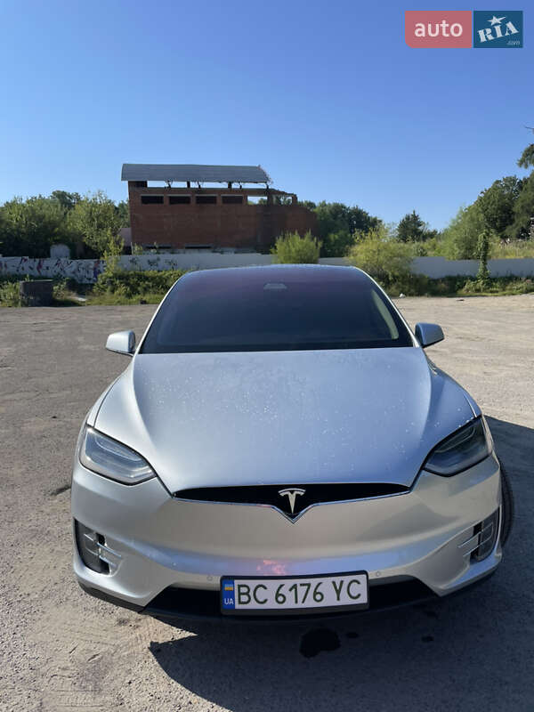 Позашляховик / Кросовер Tesla Model X 2017 в Львові