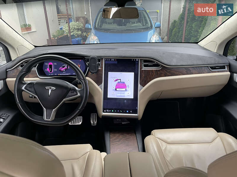 Позашляховик / Кросовер Tesla Model X 2017 в Львові